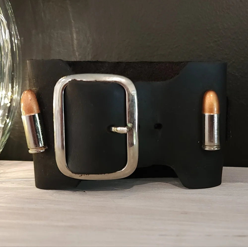 WRISTBAND – Leather, black/brass, lion doorknocker, buckle closure, 9.75